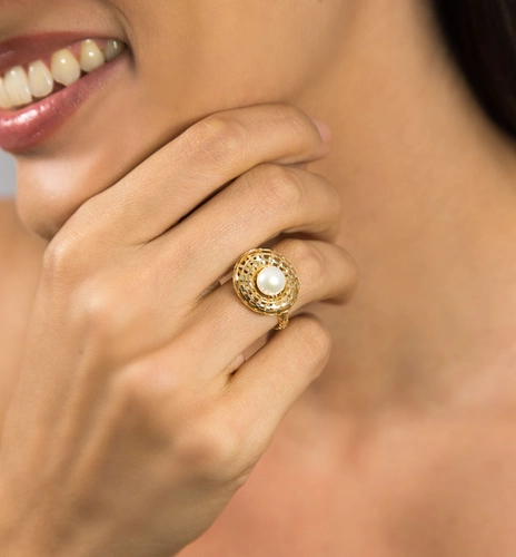 Anel ninho telado diamantado ouro 18k com uma Pérola