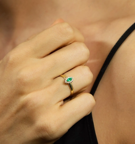 Anel Laurel navete de Esmeralda ouro 18k com 8,4pts de Diamantes