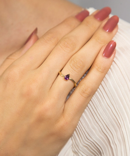 Anel Coloré aro ondulado frisado ouro 18k com gota de Rodolita 4
