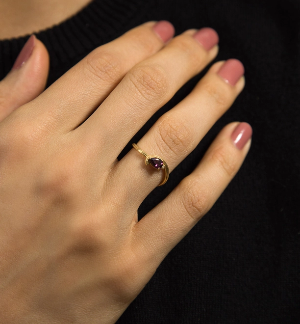Anel Coloré aro frisado com curva ouro 18k com Rodolita e Diamante 2