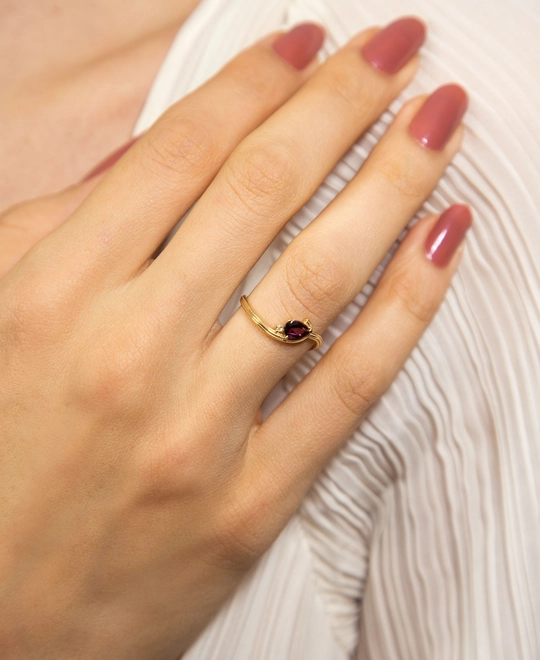 Anel Coloré aro frisado com curva ouro 18k com Rodolita e Diamante 4