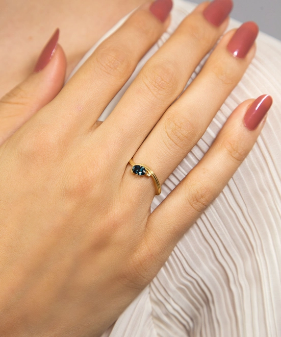 Anel Coloré aro frisado curva ouro 18k com Topázio London e Diamante 4
