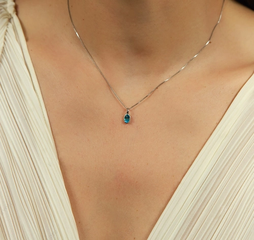 Pingente oval em ouro branco 18k com gema de Topázio azul