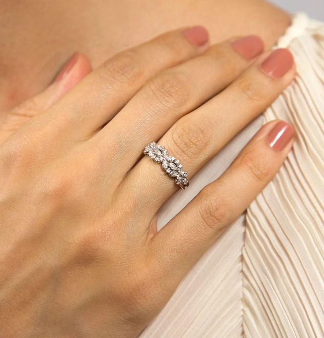 Anel meio aro ouro branco 18k com 43pts de Diamantes rodinados 1