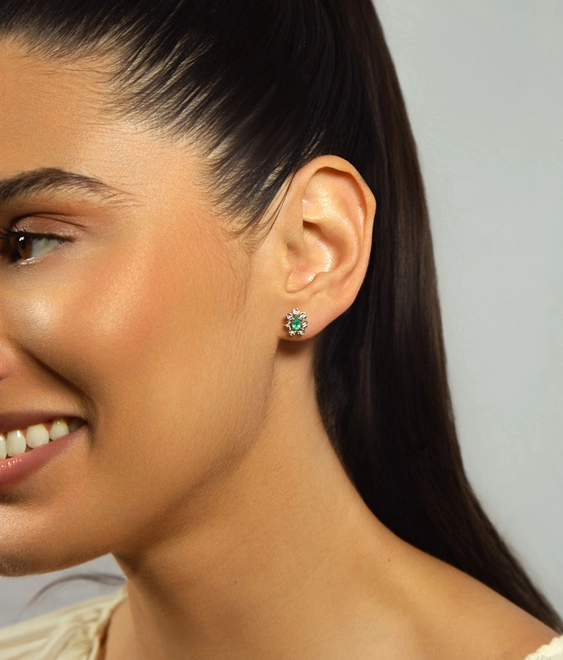 Brinco Stud gota de Esmeralda ouro branco 18k com Diamantes rodinados 1