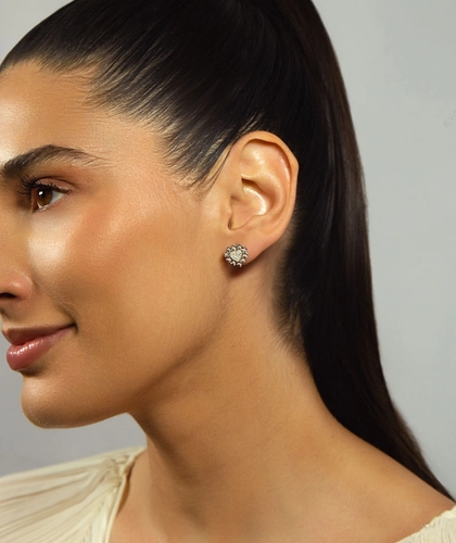 Brinco Stud coração ouro branco 18k com Diamantes rodinados