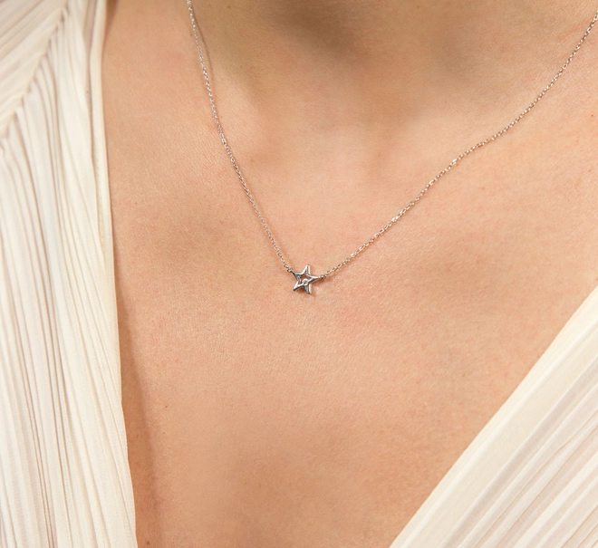 Gargantilha corrente ouro branco 18k estrela vazada com um Diamante 1