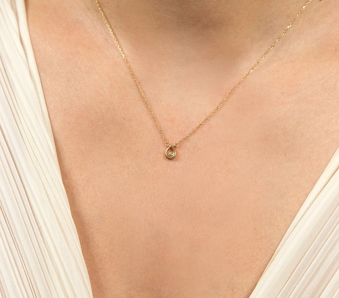 Gargantilha corrente ouro 18k pingente gota vazada e um Diamante 1