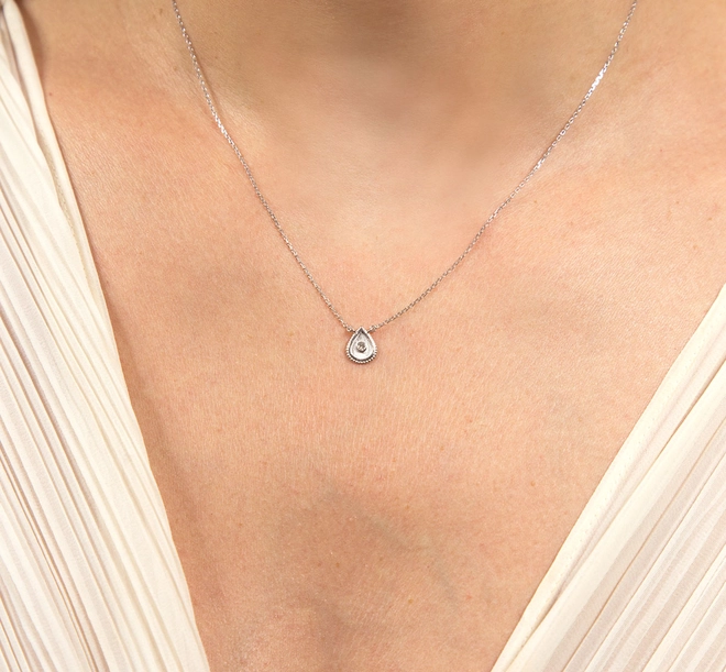 Gargantilha ouro branco 18k com pingente gota côncava e Diamante 1