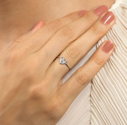 Anel coração contorno bolinhas ouro branco 18k com um Diamante