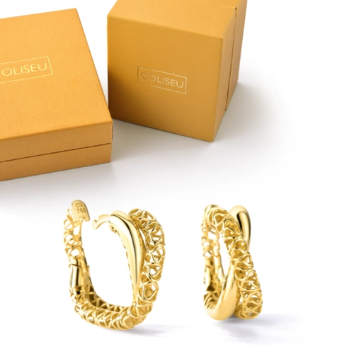 Brinco Quadraè argola cruzada polida ouro 18k sobreposta por aro filigrana