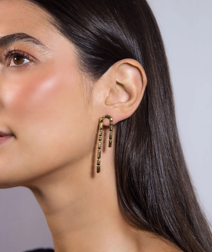 Brinco Colosseo gancho em ouro 18k módulos simétricos polidos
