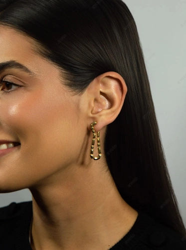 Brinco Colosseo articulado oval em ouro 18k módulos simétricos polidos