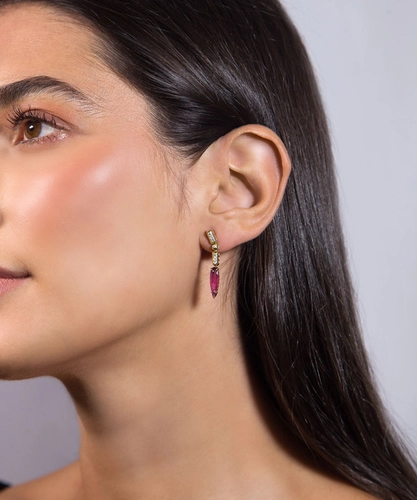 Brinco Colosseo pingente ouro 18k módulos simétricos com Diamantes e Turmalina rosa