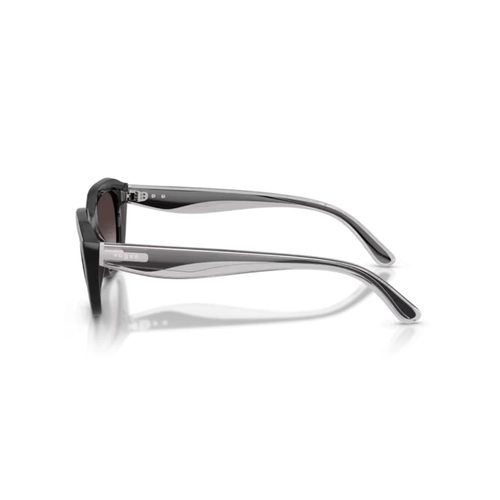 Óculos de Sol Vogue 0VO5711S W44/8G51 Acetato Preto com lentes na cor Cinza Degradê