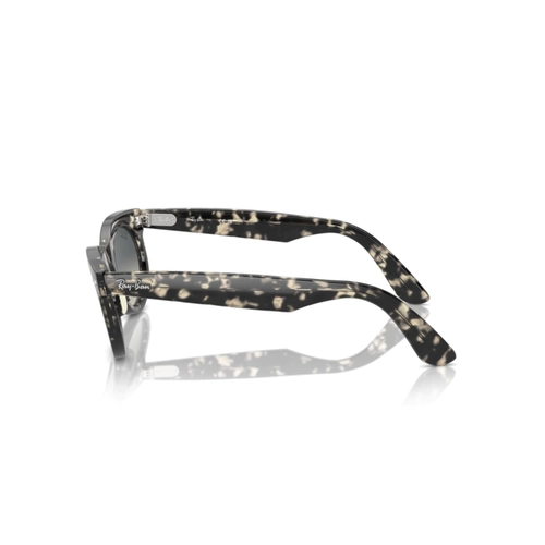 Óculos de Sol Ray-Ban Wayfarer Oval 0RB2242 13337150 Propionato Cinza Mesclado com lentes na cor Cinza Degradê