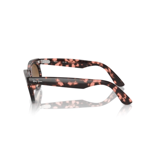 Óculos de Sol Ray-Ban Wayfarer Oval 0RB2242 13345150 Propionato Rosa Mesclado com lentes na cor Marrom Degradê