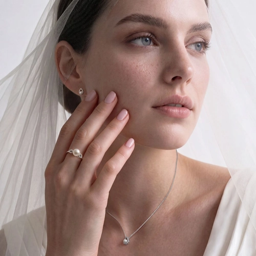 Anel Lacrima em ouro branco 18k lágrimas com 8pts de Diamantes e Pérola Cultivada