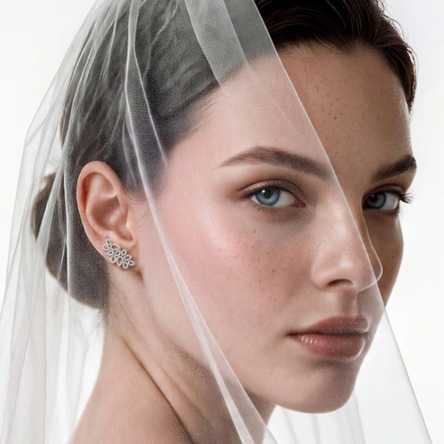 Brinco Lacrima Ear Cuff em ouro branco 18k ramo de lágrimas vazadas com 66pts de Diamantes