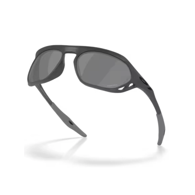Óculos de Sol Oakley 0OO9537L 95370261 Acetato Cinza Escuro Fosco com lentes na cor Preto Prizm 4